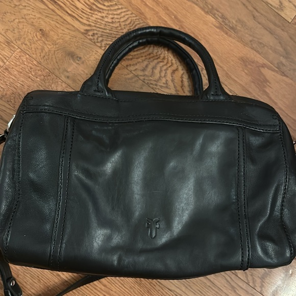 New with tags Frye blk zip handbag - Picture 5 of 15